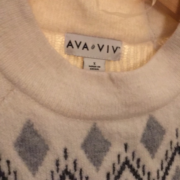 Ava + Viv Grey & White XL Sweater - Picture 2 of 3